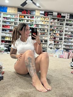 Abby Berner feet photo thumbnail