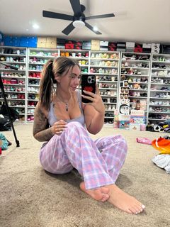 Abby Berner feet photo thumbnail