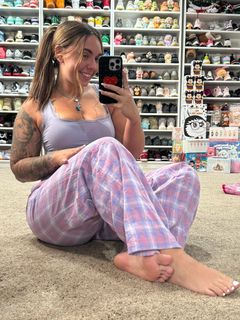 Abby Berner feet photo thumbnail