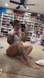 Abby Berner feet photo thumbnail