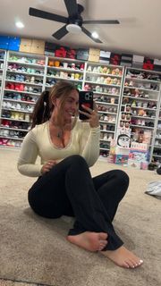 Abby Berner feet photo thumbnail