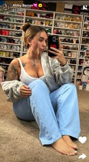 Abby Berner feet photo thumbnail