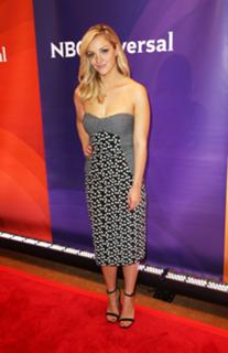 Abby Elliott feet photo thumbnail