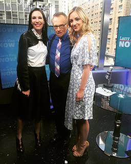 Abby Elliott feet photo thumbnail