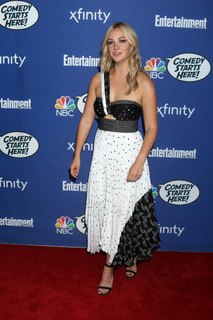 Abby Elliott feet photo thumbnail