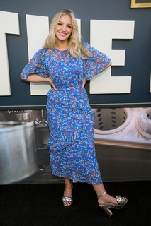 Abby Elliott feet photo thumbnail