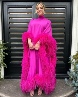 Abby Elliott feet photo thumbnail