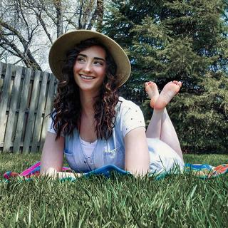 Abby Shapiro feet photo thumbnail