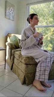 Abby Shapiro feet photo thumbnail