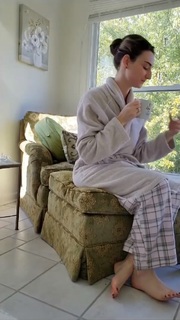 Abby Shapiro feet photo thumbnail