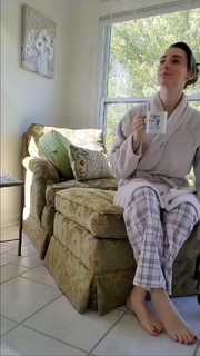 Abby Shapiro feet photo thumbnail