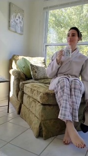 Abby Shapiro feet photo thumbnail