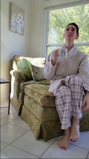 Abby Shapiro feet photo thumbnail