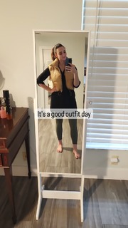 Abby Shapiro feet photo thumbnail