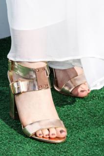 Abigail Breslin feet photo thumbnail