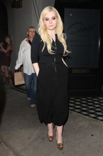 Abigail Breslin feet photo thumbnail
