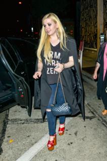 Abigail Breslin feet photo thumbnail