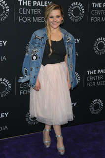 Abigail Breslin feet photo thumbnail