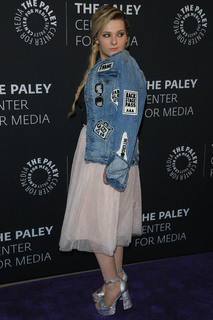 Abigail Breslin feet photo thumbnail