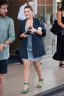 Abigail Breslin feet photo thumbnail