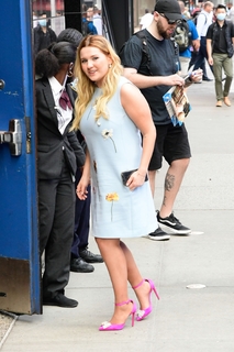 Abigail Breslin feet photo thumbnail