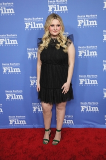 Abigail Breslin feet photo thumbnail