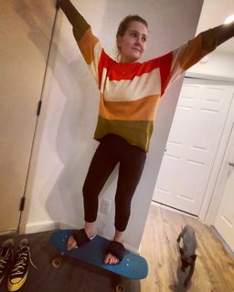 Abigail Breslin feet photo thumbnail