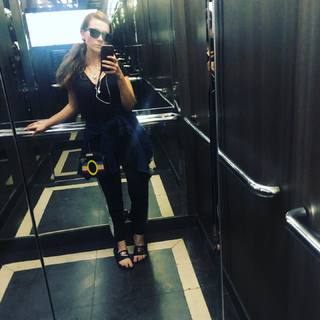 Abigail Breslin feet photo thumbnail