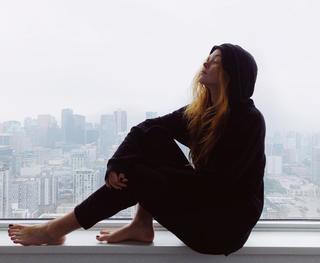 Abigail Cowen feet photo thumbnail