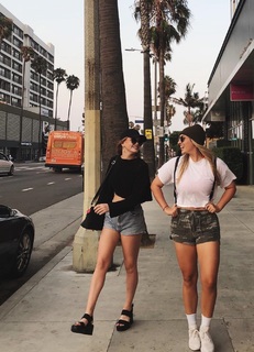 Abigail Cowen feet photo thumbnail