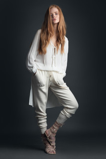 Abigail Cowen feet photo thumbnail