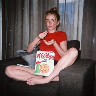 Abigail Cowen feet photo thumbnail