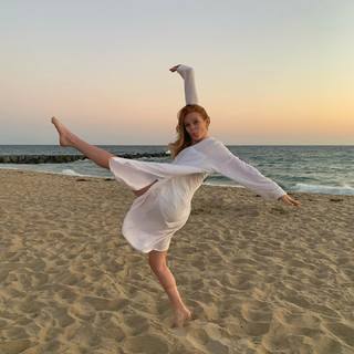 Abigail Cowen feet photo thumbnail