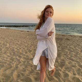 Abigail Cowen feet photo thumbnail