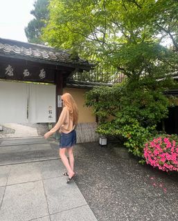 Abigail Cowen feet photo thumbnail