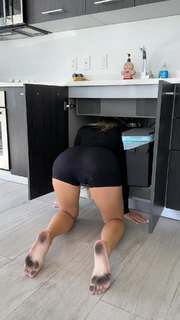 Abigail Lutz feet photo thumbnail