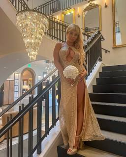 Abigail Lutz feet photo thumbnail