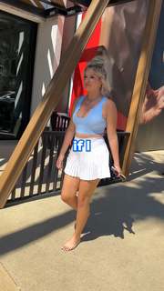 Abigail Lutz feet photo thumbnail