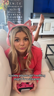 Abigail Lutz feet photo thumbnail