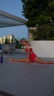 Abigail Lutz feet photo thumbnail