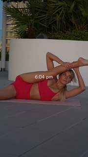 Abigail Lutz feet photo thumbnail