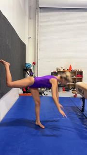 Abigail Lutz feet photo thumbnail