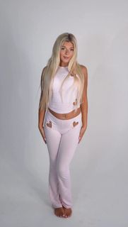 Abigail Lutz feet photo thumbnail