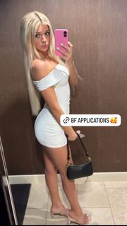 Abigail Lutz feet photo thumbnail