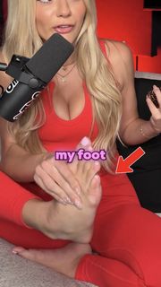 Abigail Lutz feet photo 14