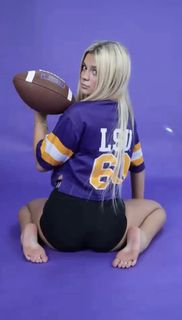 Abigail Lutz feet photo 7
