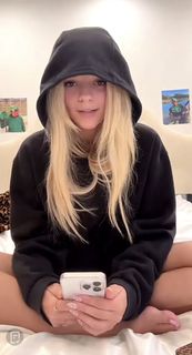 Abigail Lutz feet photo 10