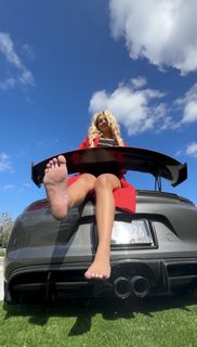 Abigail Lutz feet photo 18