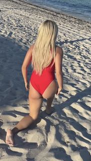Abigail Lutz feet photo 9