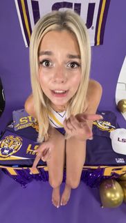 Abigail Lutz feet photo 17